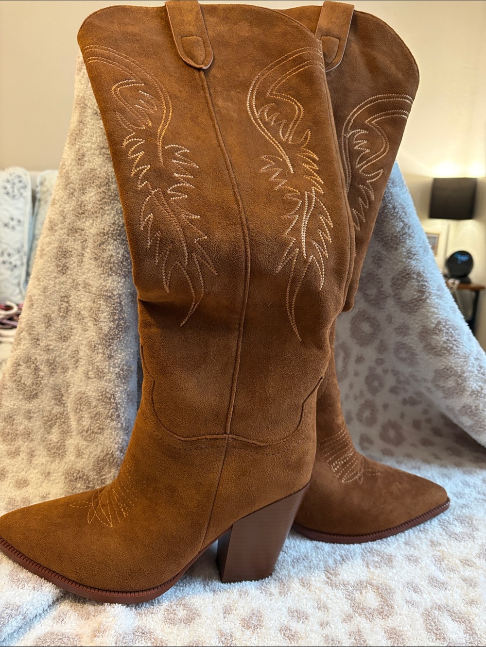 Women’s Tall Suede Western Boots in Brown Size 8 - NWOT